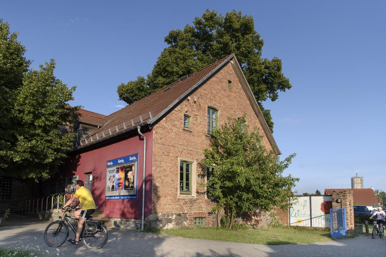 Basiskulturfabrik Oeko-Hotel Neustrelitz Exterior foto